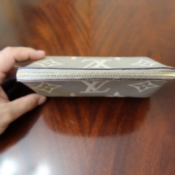 Louis Vuitton Cosmetic Pouch PM Turtledove Monogram Empreinte Leather - Picture 7 of 10